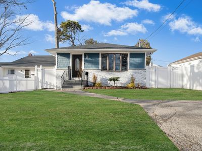 201 Woods Road, North Babylon, NY, 11703