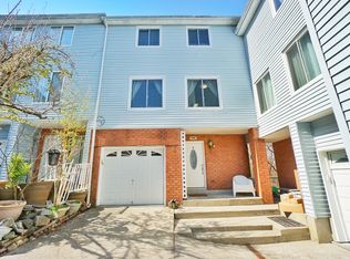 700 Ilyssa Way, Staten Island, NY 10312