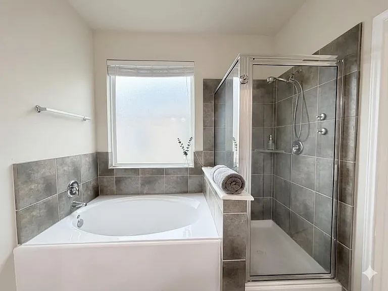 1247 S Maple Dr — Photo 10