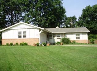 411 Meadows Dr, Terre Haute, IN 47803