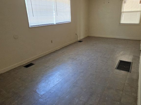5th image of 1021 Woody Dr