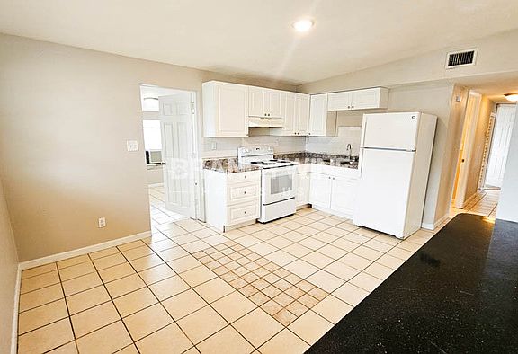 2nd image of 1311 Warrington Way