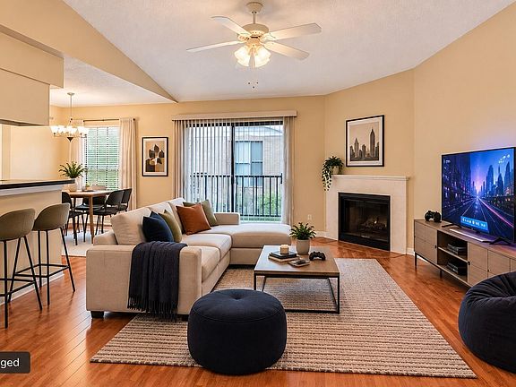 3rd image of 2120 El Paseo St APT 1304