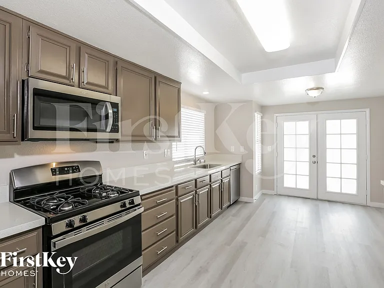 3336 Surfline Dr — Photo 7