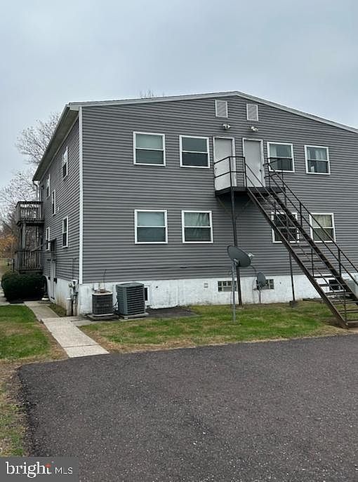 2nd image of 532 Green St