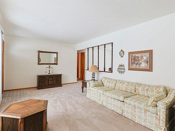 5th image of 505 E Omer Ave