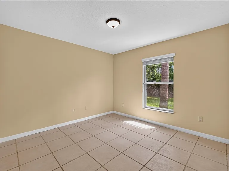 37 Pine Hill Ln #B — Photo 9