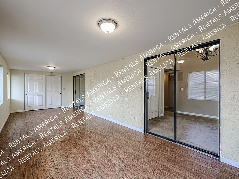 1621 E Vaughn St — Photo 25