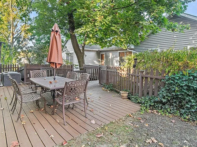 51 Prince St — Photo 17