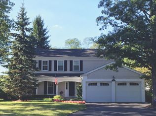 110 Indian Rd, Lake Bluff, IL 60044