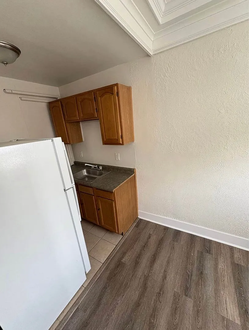 409 Walnut Street — Photo 4