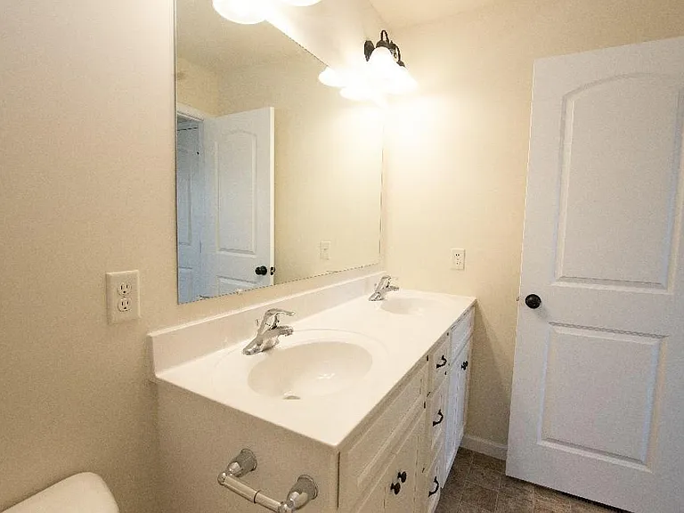 2 Skip Ln — Photo 32