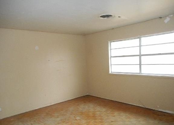 4th image of 3985 Eloise St