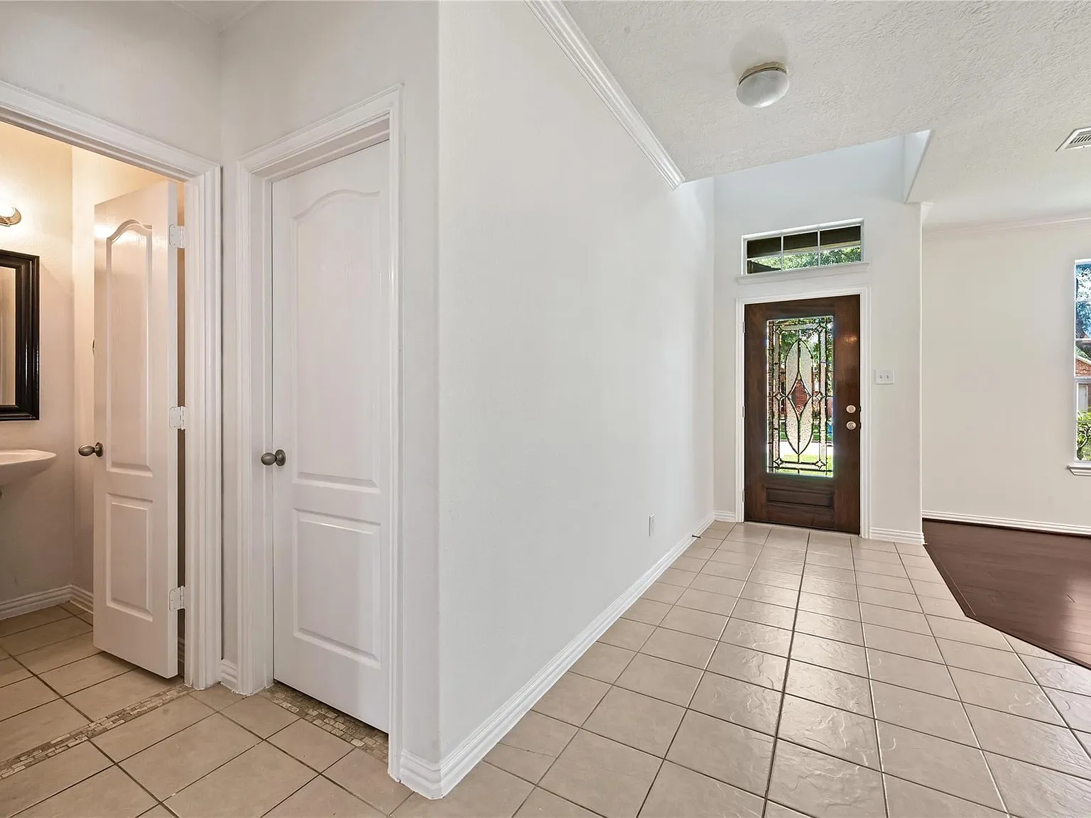 4 bed, 2.5 bath, 2491 sqft, $2,350 — Photo 4