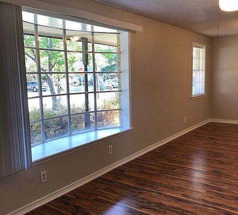 5th image of 901 Downing St