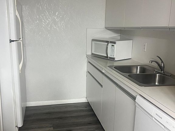 5th image of 3402 Bimini Lane #E2