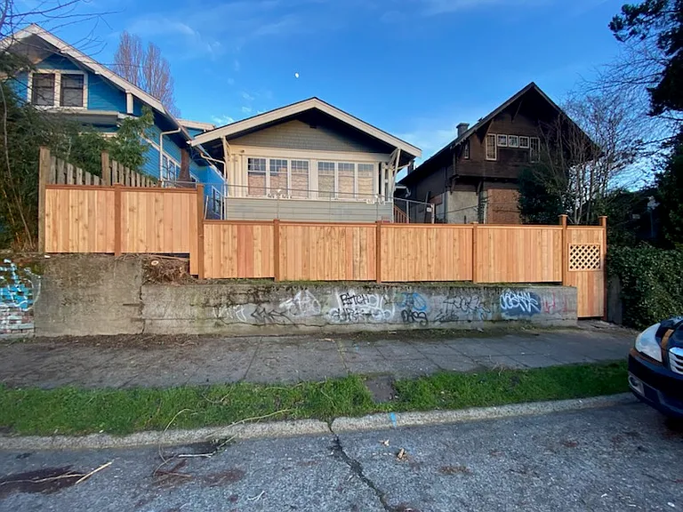4724 7th Ave NE — Photo 1