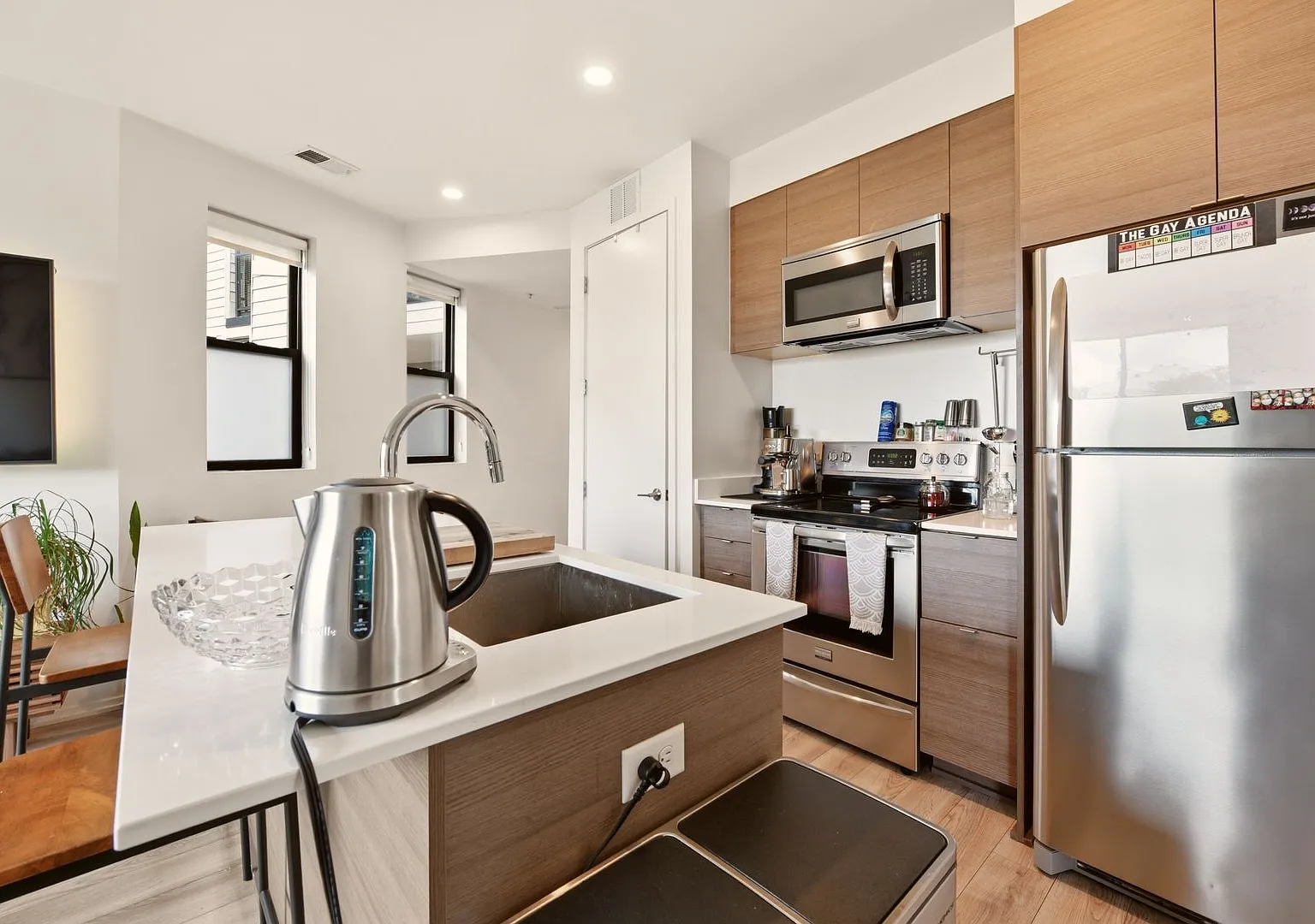 Modern 1BR/1BA in Boutique Logan Circle Building with Rooftop & City Views! — Photo 4