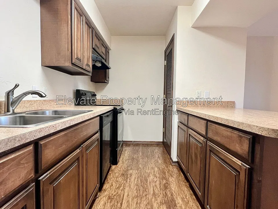 14415 N Pennsylvania Ave #C