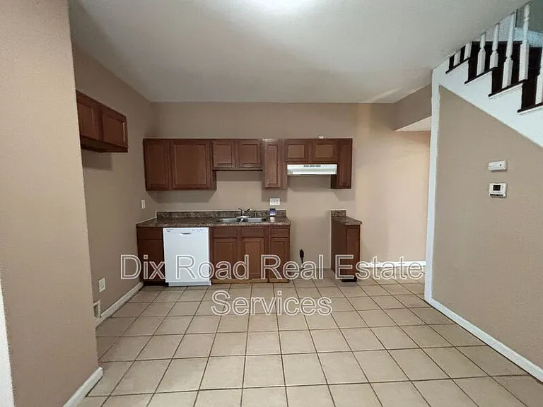 8 S River St — Photo 10