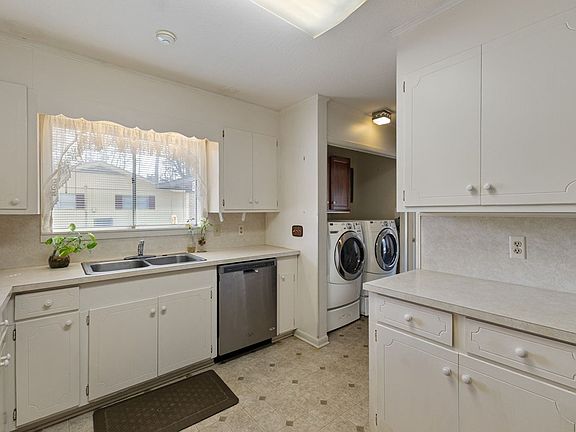 4th image of 56 Mar Ree Dr