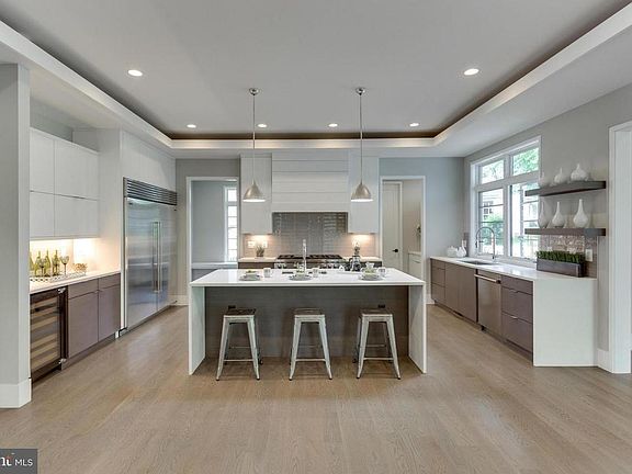 Gourmet kitchen