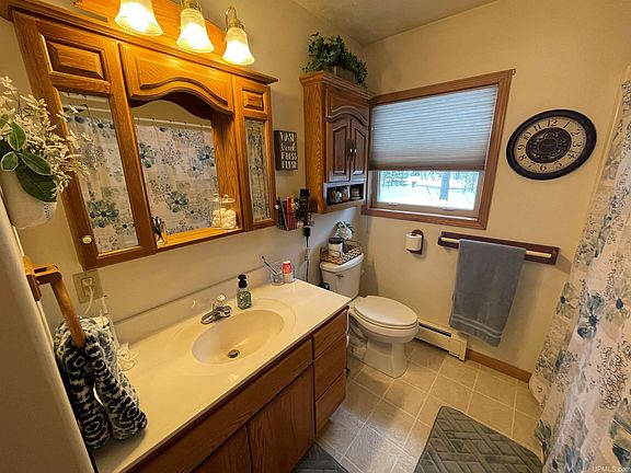 3rd image of 14 Arrowhead Dr