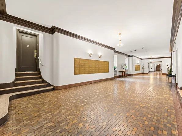 601 Pelham Parkway North image 19 of 22