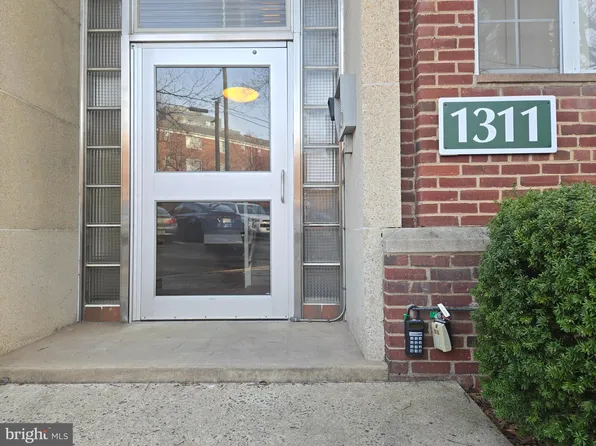 1311 N Ode St APT 602, Arlington, VA 22209
