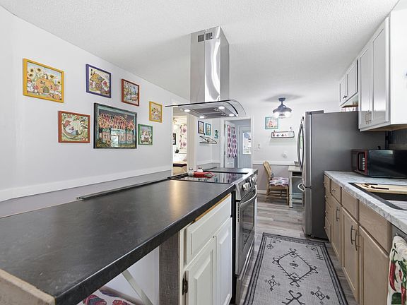 5th image of 1011 E 5th St