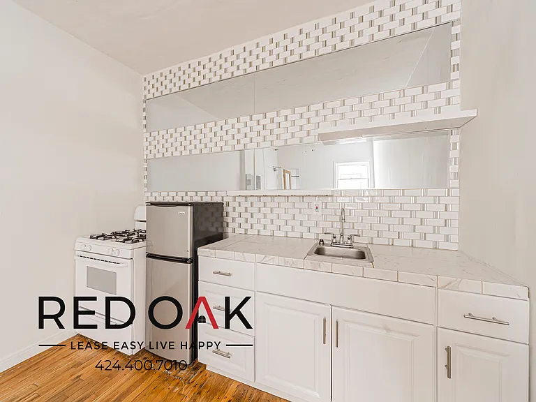 836 Sanborn Ave #304 — Photo 9