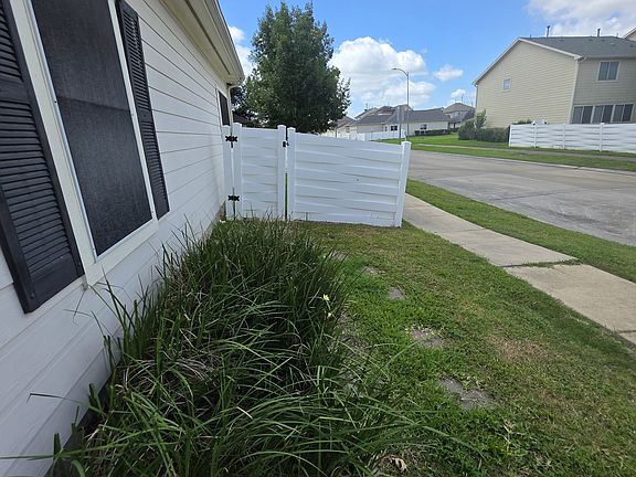 3rd image of 11951 Chanteloup Dr