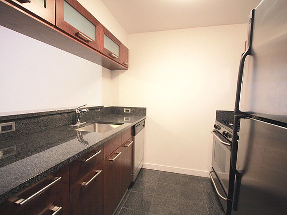 4th image of 121 E 23rd St APT 3A