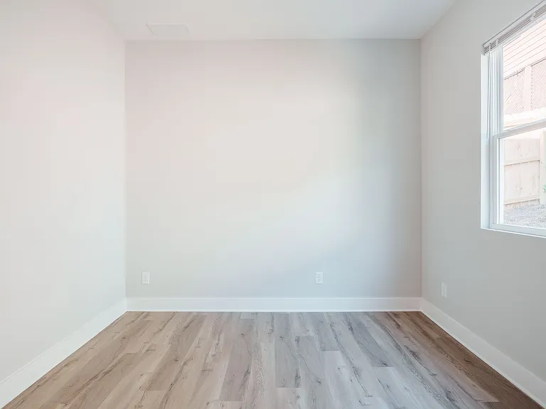 606 Glenwood Pl SE — Photo 9