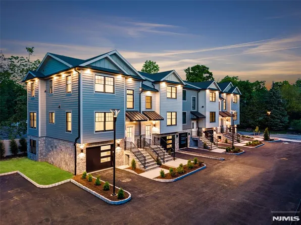 72 Lake Ave, Midland Park, NJ 07432