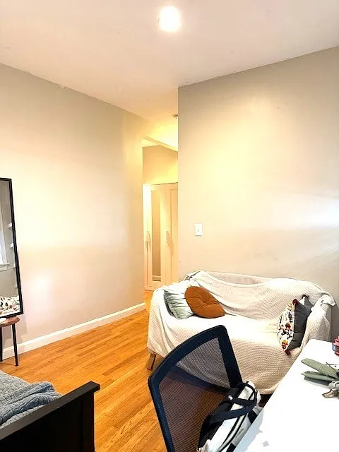 1 bed, 1.0 bath, 330 sqft, $2,300 — Photo 3