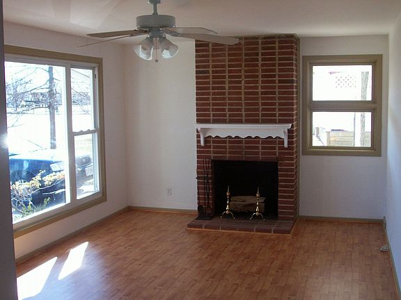 Comfortable living room meets the sunrise