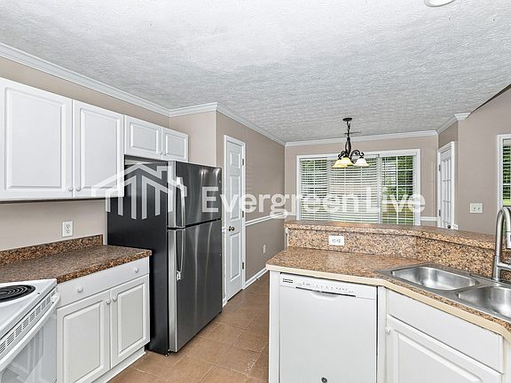5th image of 117 Harrison Pl