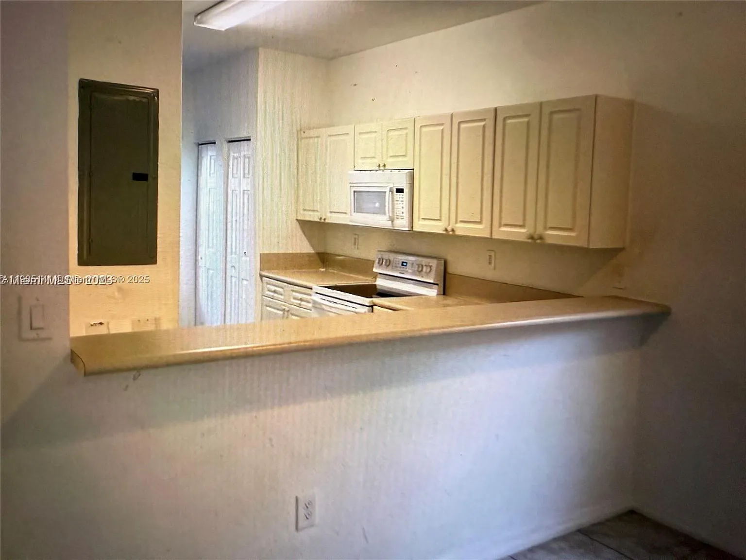 3 bed, 2.5 bath, 1067 sqft, $2,800 — Photo 3