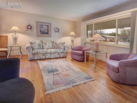 4th image of 1126 Moffat Cir