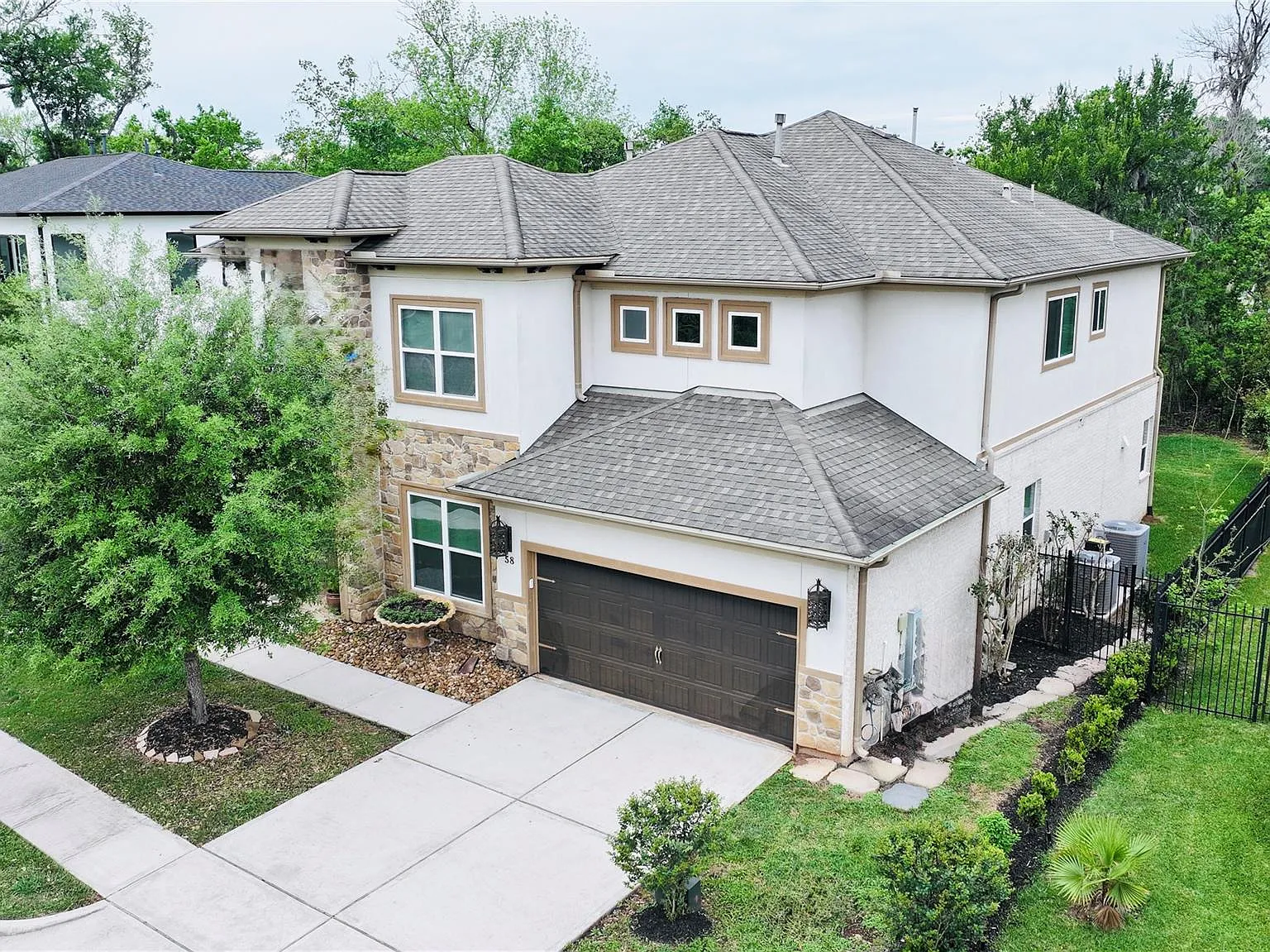 4 bed, 3.5 bath, 4038 sqft, $5,000 — Photo 4