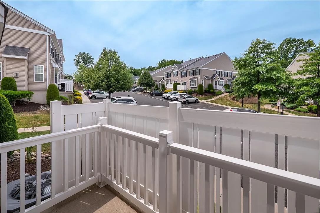 3 bed, 2.5 bath, 1730 sqft, $2,600 — Photo 4
