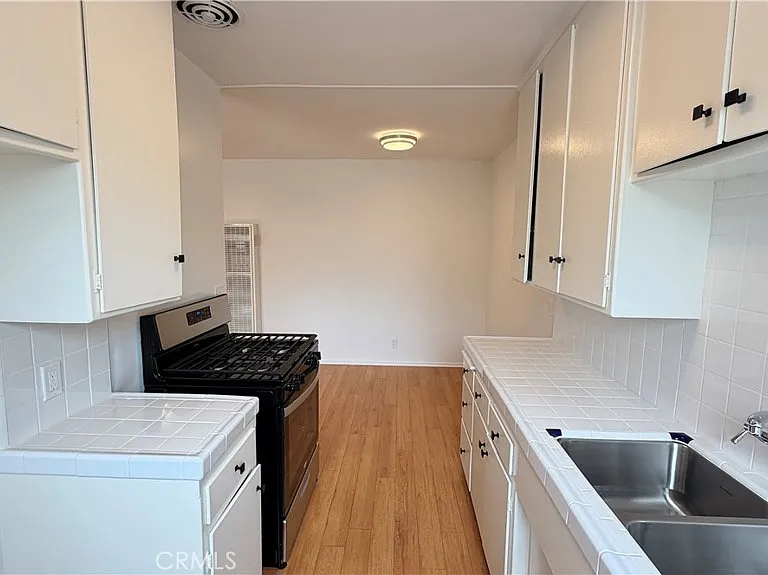 919 N Orange Grove Ave #6 — Photo 10