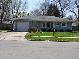 1695 Country Club Dr, Marion, IA 52302