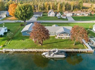 5835 Lori Ln, Indian River, MI 49749