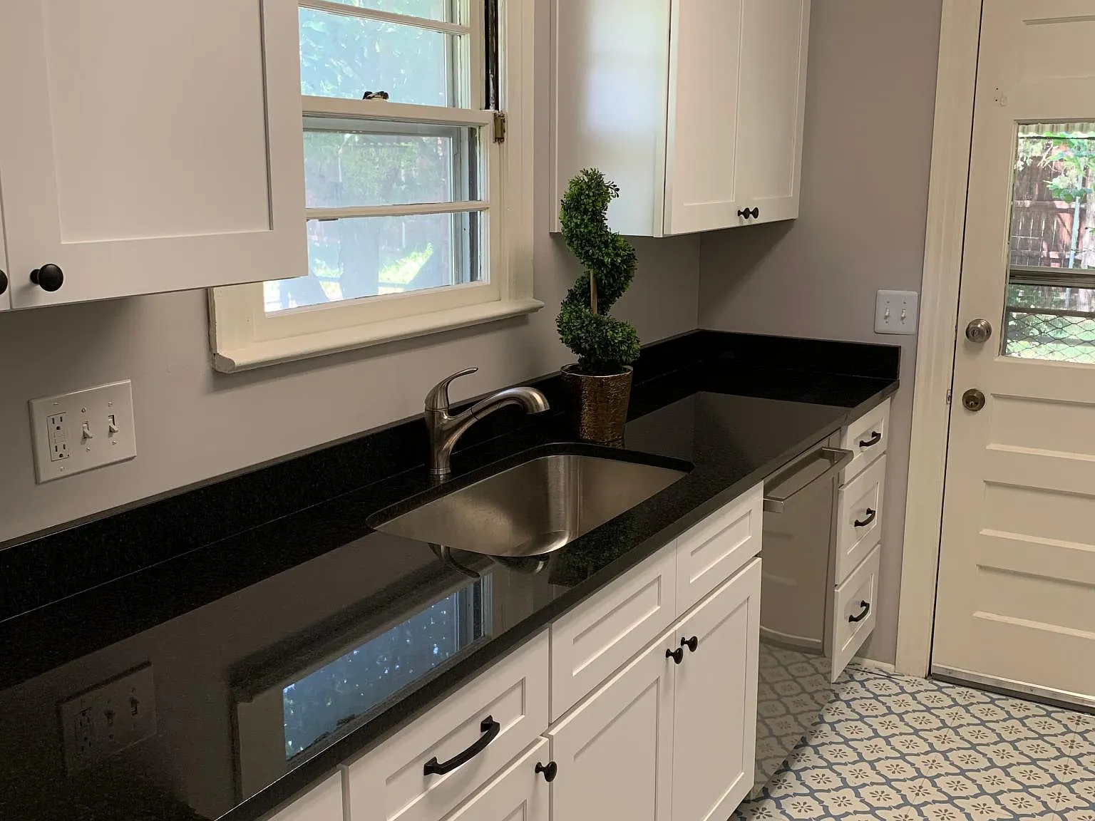 3 bed, 953 sqft, $1,295 — Photo 3