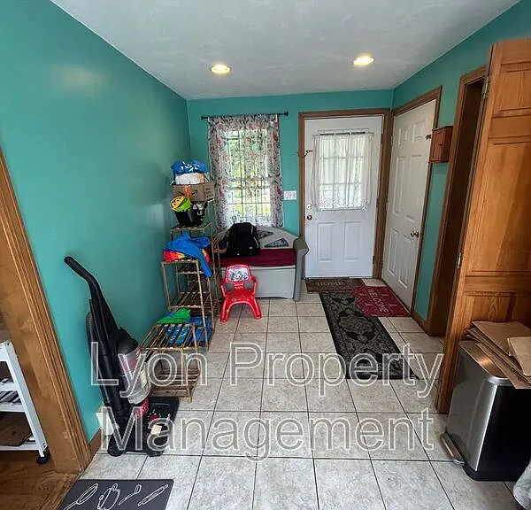 212 Tiffany St — Photo 12