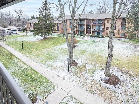 3rd image of 16490 Heather Ln APT 302