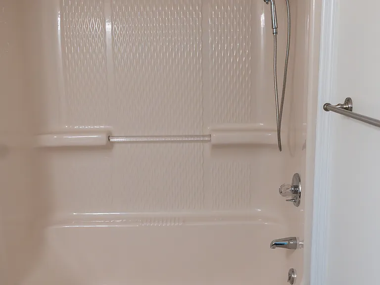 140 Thomas Dr — Photo 22