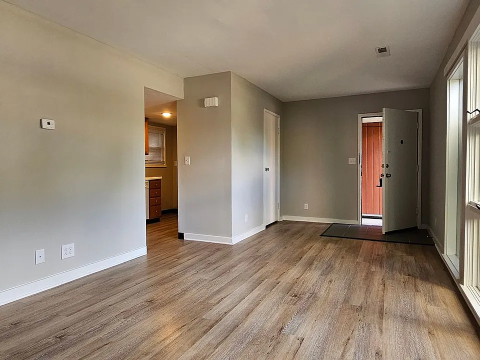 3806 Briar Place